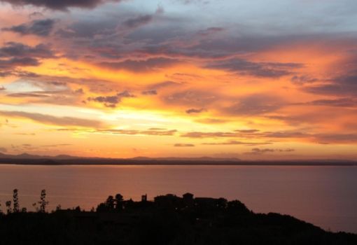 Romantico week end al Lago Trasimeno (pernottamento + cena a lume di candela in ristorante tipico in riva al Lago)