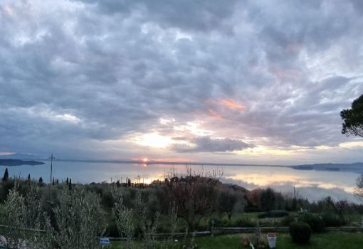 UNI EN SEPTEMBER AAN HET MEER VAN TRASIMENO